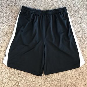 Under Armour shorts size Large men’s tall loose fit black with white sides